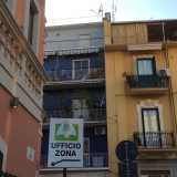 Palazzine colorate in via Bengasi, all'incrocio con via Lucera